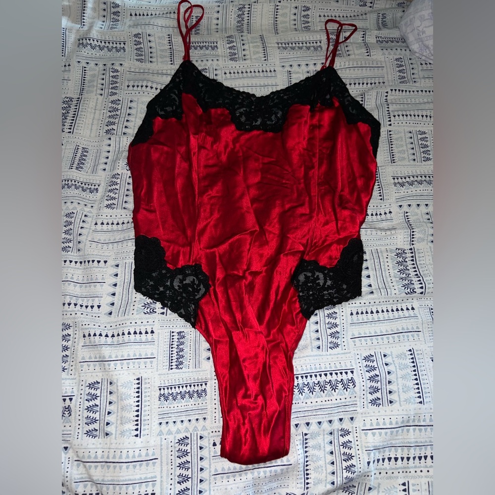 100% Silk Classiques Entier Red & Black Lace Intimates Lingerie